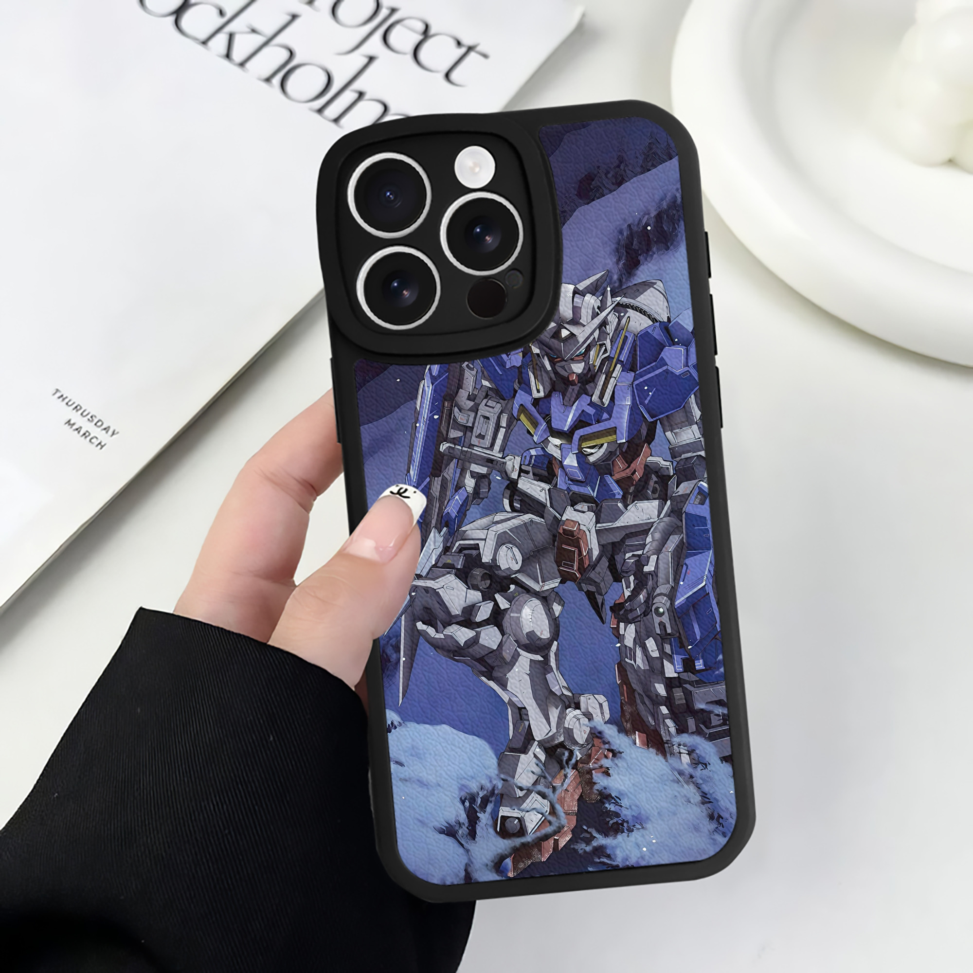 （画像用） 機動戦士ガンダム Mobile Suit Gundam 【iPhone 16シリーズ対応】シリコンスマホケース（レザー調） 材質：シリコン
